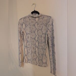Babaton Gray Snakeskin Pattern Top